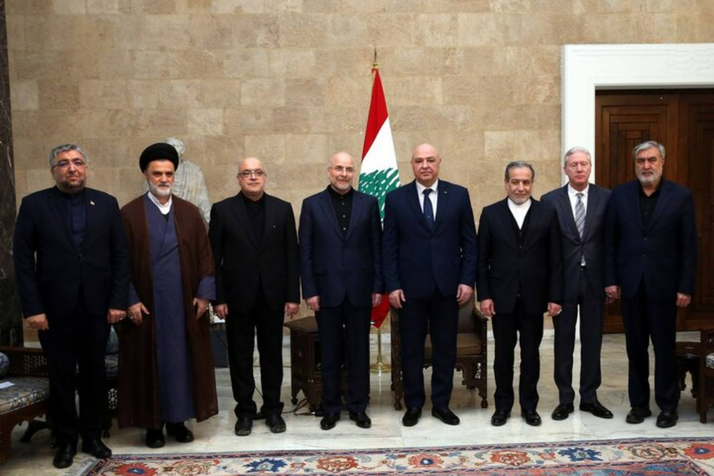 آغاز+مراسم+تشییع+پیکر+شهیدان+حسن+نصرالله+و+هاشم+صفیالدین+تا+دقایقی+دیگر/ورزشگاه+پر+شد