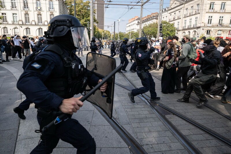 AFP__20261006__D2DQ72D__v1__HighRes__FrancePoliticsEducationDemo-1791294565