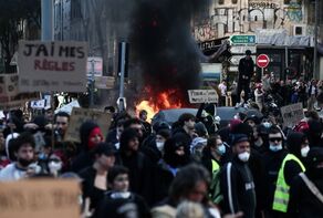  بحران در شهرهای فرانسه؛ از درگیری با پلیس در پاریس تا حمله معترضان به شهرداری مارسی