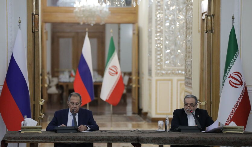 لاوروف : آماده کمک به ایران برای عبور از بحران هستیم ؛ عراقچی: ناامنی خلیج فارس و تنگه هرمز نتیجه تجاوز آمریکا و اسرائیل است