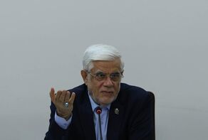 عارف: الحکومة تبذل قصارى جهدها لخلق فرص جدیدة من رحم التهدیدات
