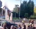 מפגינים אלבנים ירו ביצים על כלי רכב של שגרירות ישראל