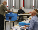 בחירות בישראל: גוש נתניהו זוכה ב-53 מושבים, אייזנקוט ב-48, לפני ספירת כל הקולות.