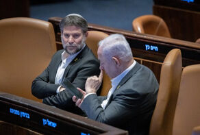 הכיבוש של עזה מרחיב את הקרע הישראלי, וסמוטריץ' דבק בתוכנית שמציתה הפגנות.