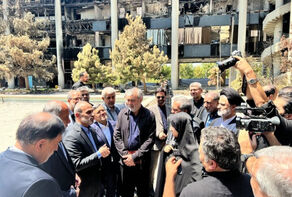أعضاء لجنة الأمن القومي الايراني يتفقدون المبنى الزجاجي للإذاعة والتلفزيون