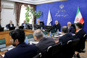 پزشکیان: نگذاریم مردم زیر چرخ فشارهای اقتصادی خرد شوند
