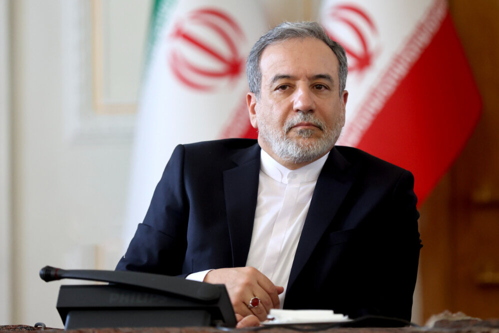 پیام تسلیت عراقچی به خانواده‌های شهدای دولت یمن