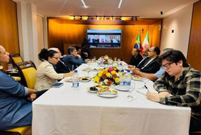 عقد ندوة 