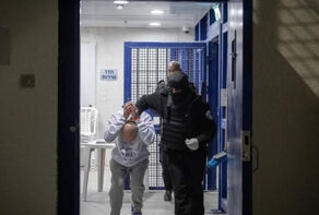 ישראל הופכת בתי כלא לשדות השמדה איטיים.