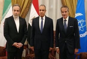 Egypt FM holds phone calls with Araghchi, Grossi