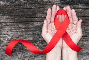 نکاتی که بیماران HIV قبل از رفتن به دندان‌پزشک باید بدانند