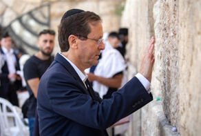 יצחק הרצוג נבחר לנשיא המדינה: 