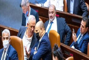 מנכ