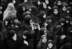 امام گفت: زنان شاه را بیرون کردند