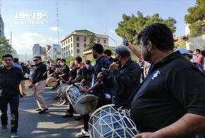 عزاداری سنتی شرکت‌کنندگان در مراسم بزرگداشت جانباختگان ریزش ساختمان متروپل