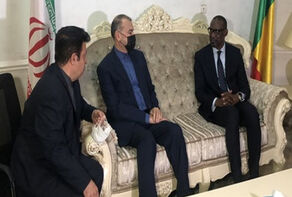 وزير الخارجية يفتتح جولته الإفريقية بزيارة مالي