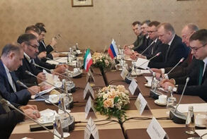 شمخاني يلتقي نظيره الروسي.. تأكيد على تعزيز التعاون في مواجهة التهديدات المشتركة
