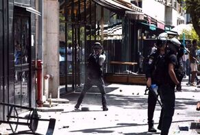 Hundreds injured because of the use of live munitions by Zionists