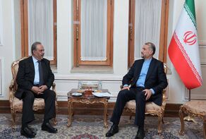 Iran's FM discusses regional issues with Pakistani envoy