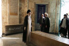 Ayatollah Khamenei exalts great Persian poet on Sadi Day