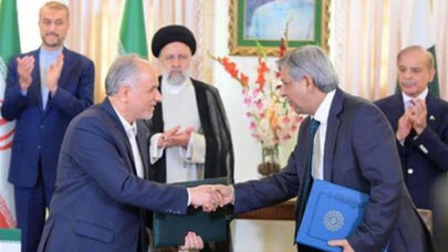 طهران واسلام آباد توقعان وثيقتي تعاون في مجال القانون والعدالة