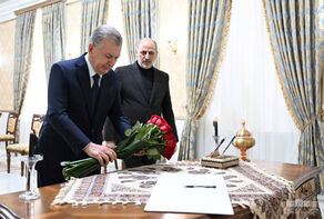 حضور رئیس جمهور ازبکستان در سفارت ایران برای امضای دفتر یادبود