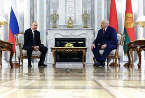 Путин и Лукашенко обсудили инцидент с вертолетом, перевозившим покойного Раиси