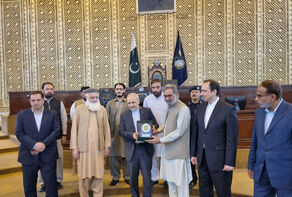 Iranian envoy, Pakistani officials discuss economic cooperation