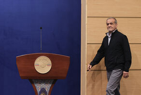 گردنی که در گرو وعده‌هاست/ پزشکیان؛ صلح با جهان و صدق با وطن