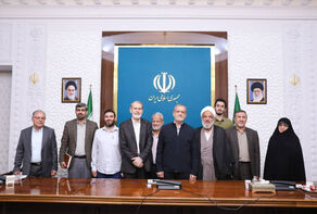 Pezeshkian hosts Paidari Front, invites his opposition party to unity
