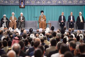 Convergence among Muslims sole way to resist superpowers’ blackmail: Ayatollah Khamenei