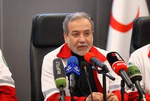 وزير الخارجية الإيراني : لا أحد يجرؤ حتى التفكير في الاعتداء على إيران