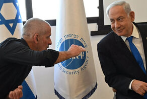 המחלוקת מחריפה: נתניהו מכחיש את ההאשמות לפיהן הטיל על השב