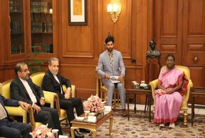 Foreign Minister Araqchi meets with Indian president in New Delhi