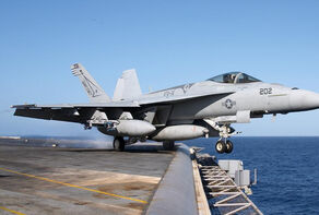 החות'ים הפילו מטוס קרב אמריקני: F-18 שקע לים האדום לאחר תמרון חירום