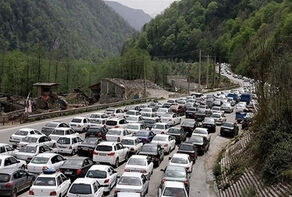 انسداد چالوس به تهران‌؛ مسافران در دام ترافیک هراز و فیروزکوه