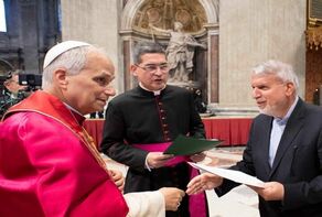 Iran’s cultural heritage min. meets Pope Leo XIV in Vatican
