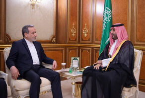 عراقجي يجري محادثات مع ولي العهد السعودي في الرياض