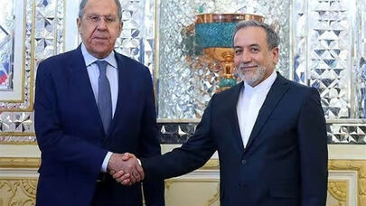 عراقچی و لاوروف با یکدیگر دیدار می‌کنند