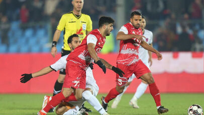دیدار تیم‌های فجر سپاسی و پرسپولیس تهران بدون تماشاگر است