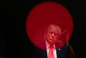 特朗普对欧洲8国加征关税，要求购买格陵兰岛，中方回应