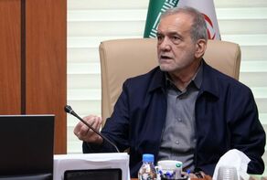 Президент Ирана: ни одна сила не сможет принудить иранский народ к капитуляции