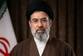 رهبر معظم انقلاب: زبان فارسی از بزرگترین ظرفیت‌ها برای ترویج فرهنگ و تمدن غنی ایران است