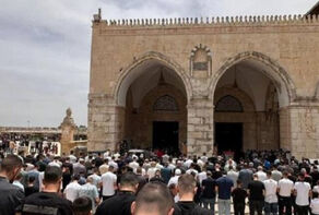 هزاران فلسطینی در مسجدالاقصی نماز جمعه خواندند