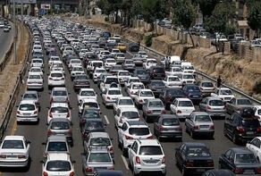 ترافیک سنگین در محورهای کندوان و هراز؛ رانندگان با احتیاط تردد کنند