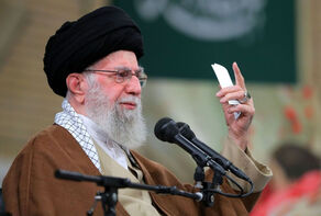 بالصور.. مسيرة قيادة قائد الأمة الشهيد الإمام الخامنئي