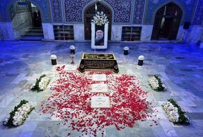 فیلم اختصاصی از مزار مطهر رهبر شهید در رواق دارالذکر