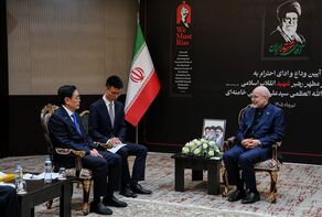 Qalibaf meets Chinese delegation at Leader's funeral