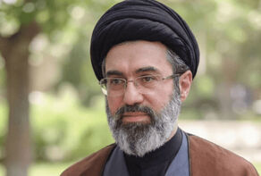 حساب قائد الثورة على منصة التواصل يعيد نشر جزء من رسالة سماحته الاخيرة بشأن الثأر لدماء الشهداء