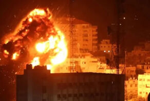ישראל מגבירה את פשיטותיה על אוהלי עקורים וממשיכה להרוס שכונות מגורים